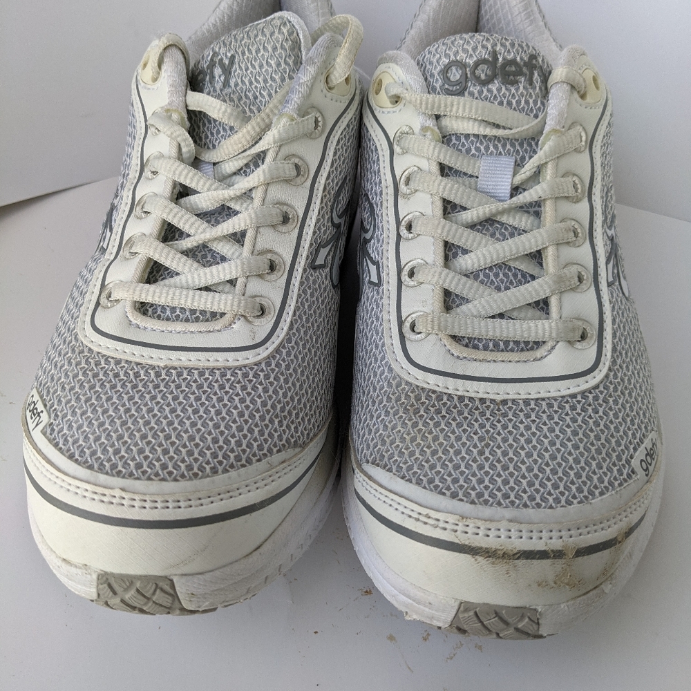 GDEFY Gravity Defyer Sneakers White Gray Athletic Shoes Women Sz 8 Pre-Owned